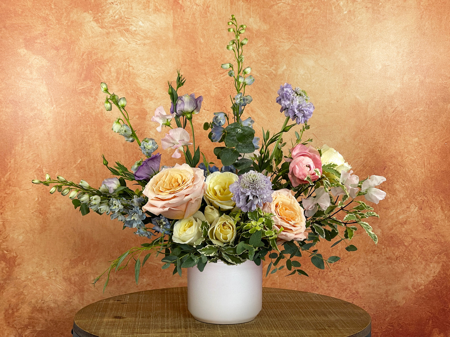 Love in Blooms - Flower Arrangement pastel colors