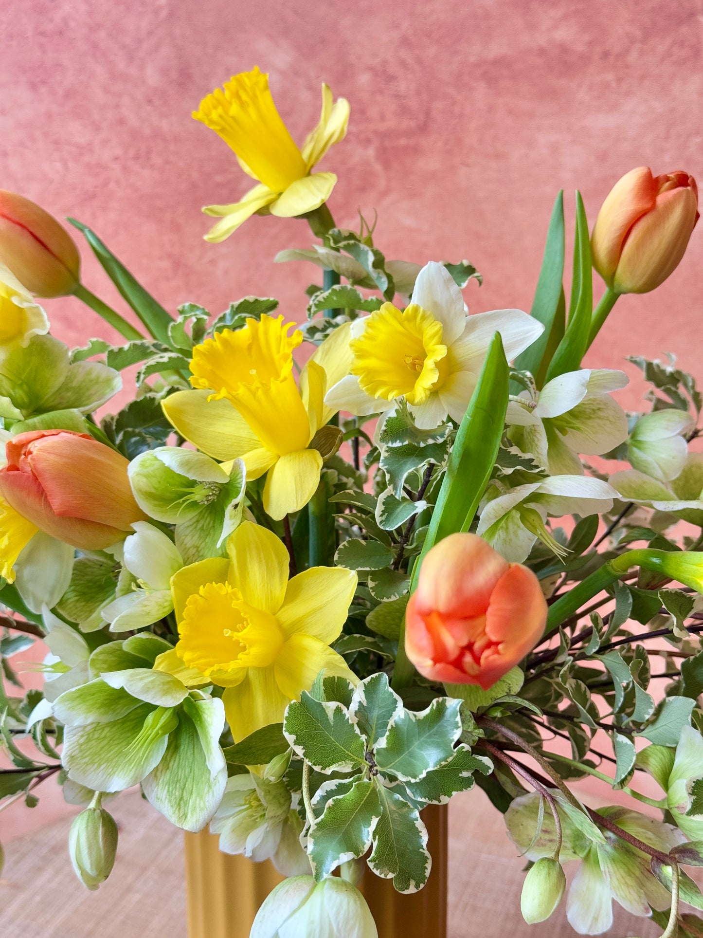 Futura - Daffodil flowers spring arrangement