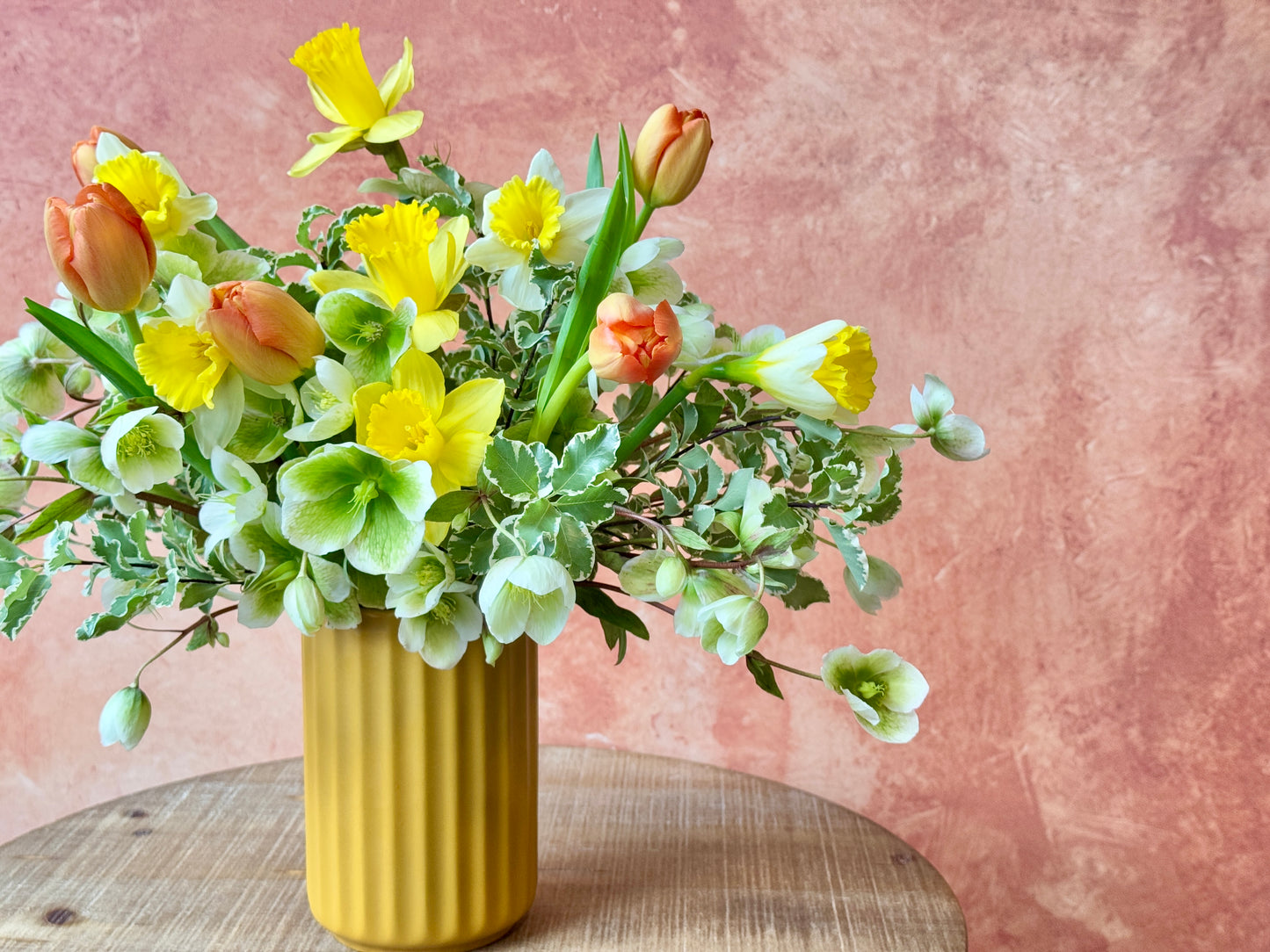 Futura - Daffodil flowers spring arrangement